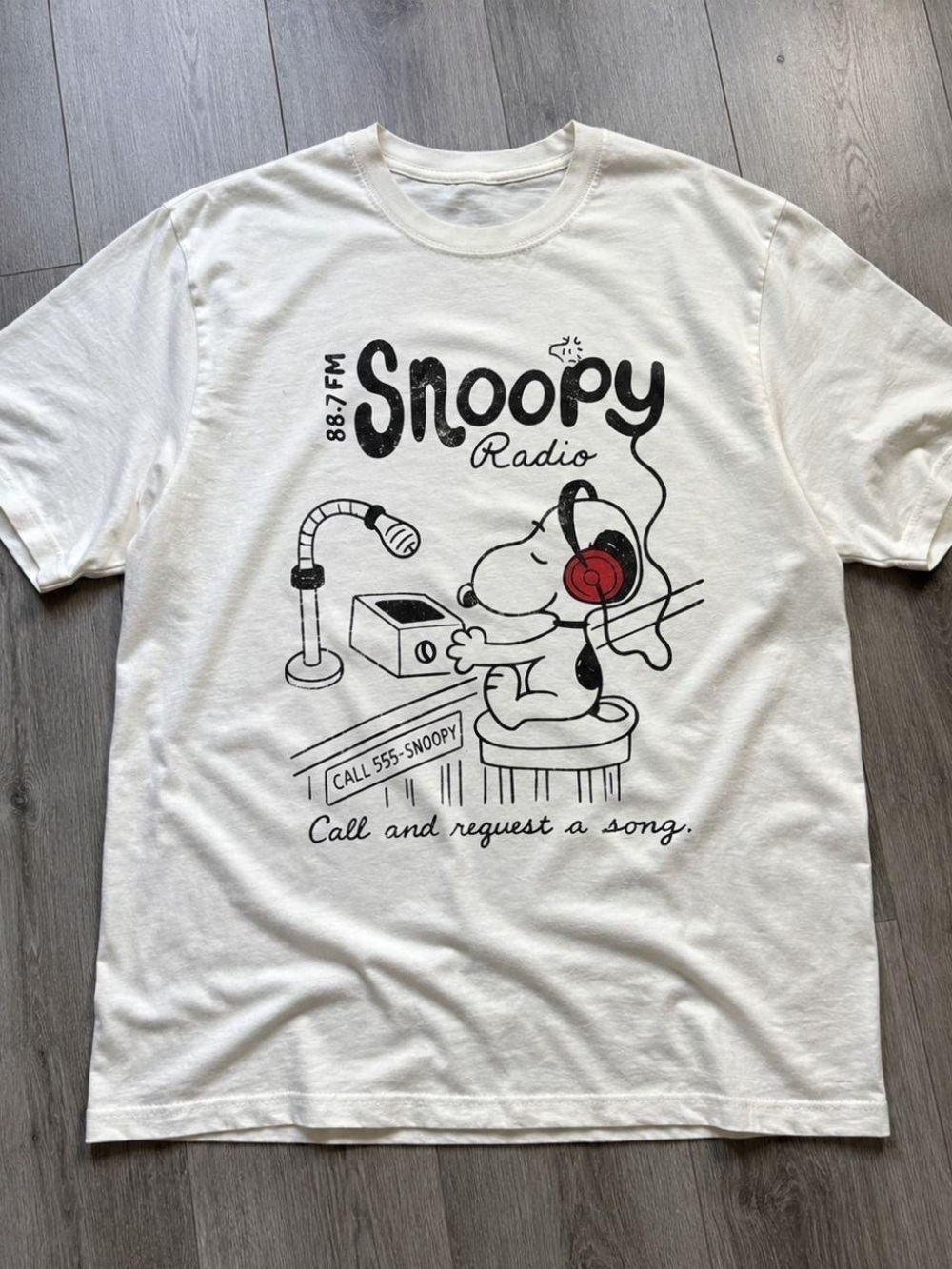 Gildan White Snoopy Radio Graphic Tee with Red Accent